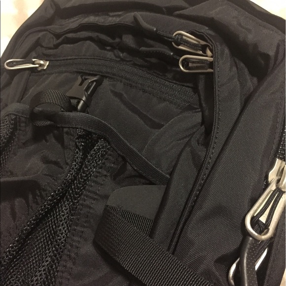 The North Face backpack All Black Neww Tags - Picture 3 of 3