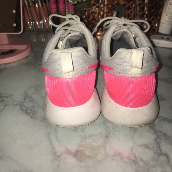 Grey and pink Nike shoes - Picture 2 of 4