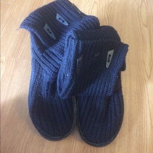 Black bearpaw knit boots