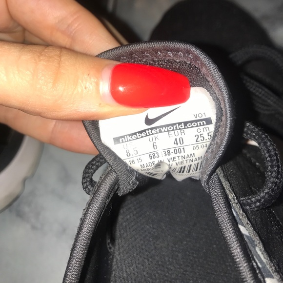 Nike shoes - Picture 4 of 4