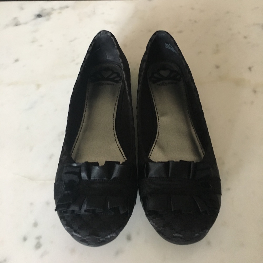 Fergalicious black Alana flats