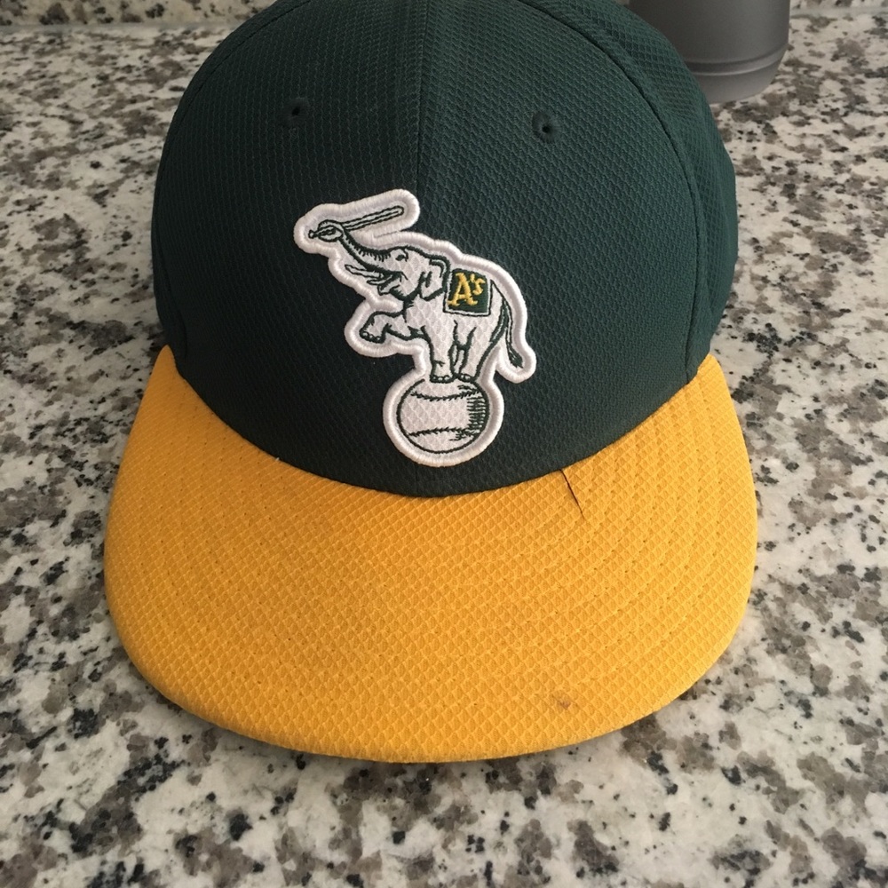 Oakland A's hat 7 3/8
