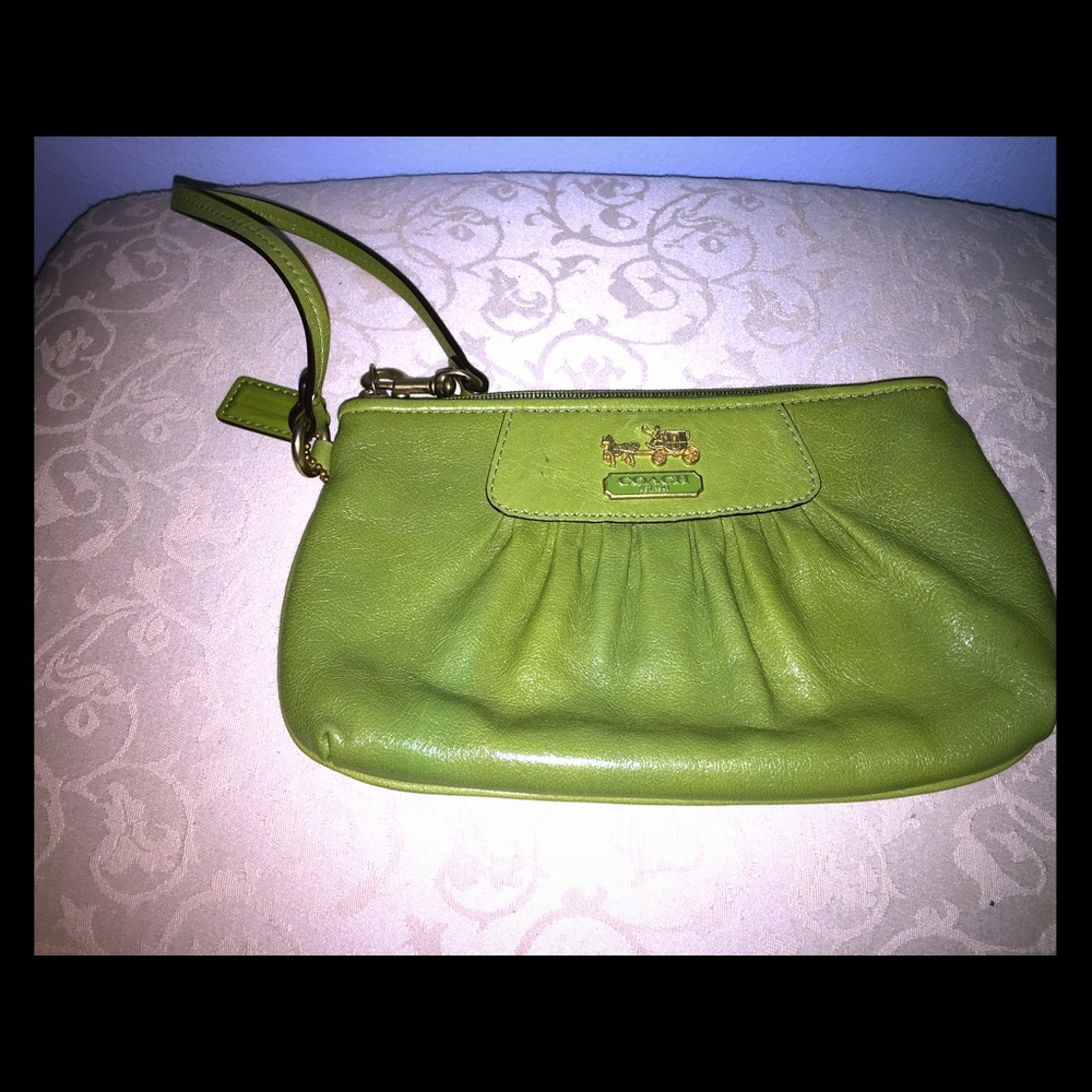 ❤️MOVING SALE ❤️ Large coach wristlet