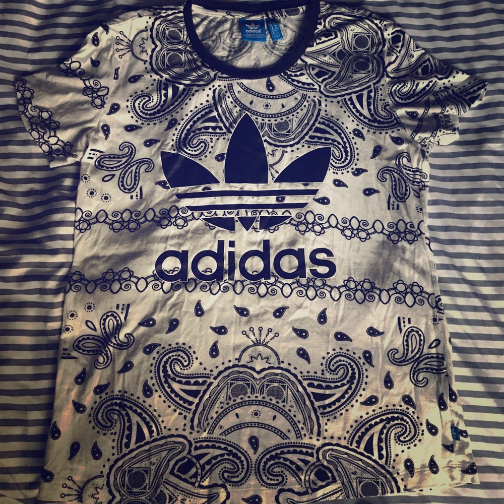 Adidas tre foil pattern t-shirt!