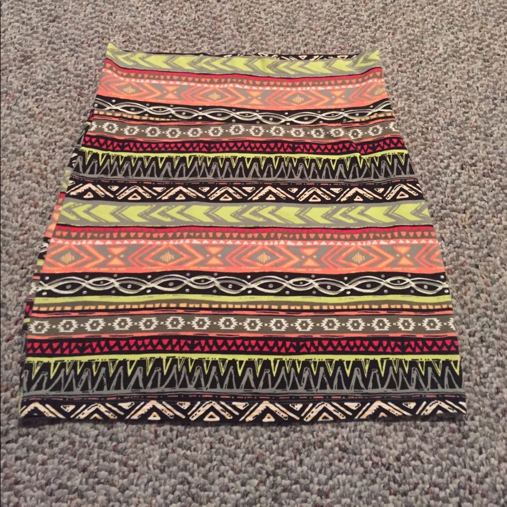 Patterned pencil skirt