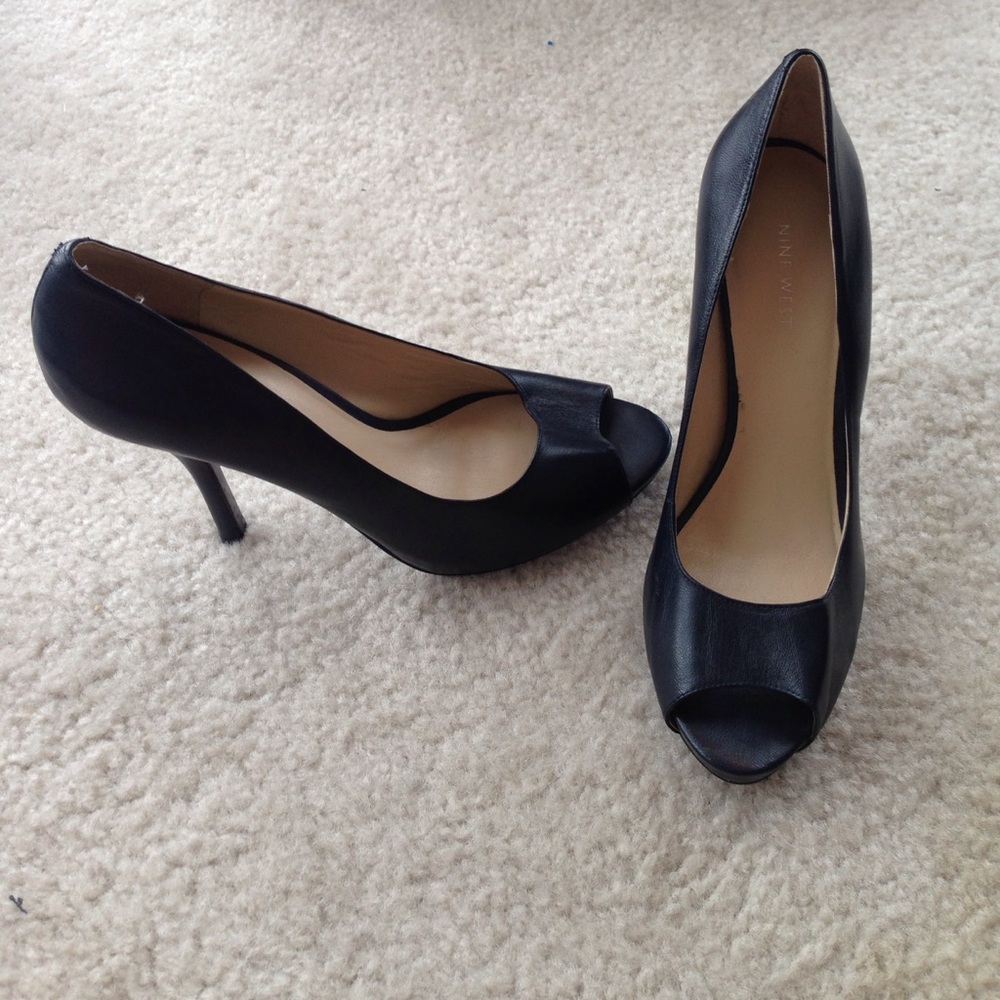 *Never worn* Nine West Peep-toe Pumps