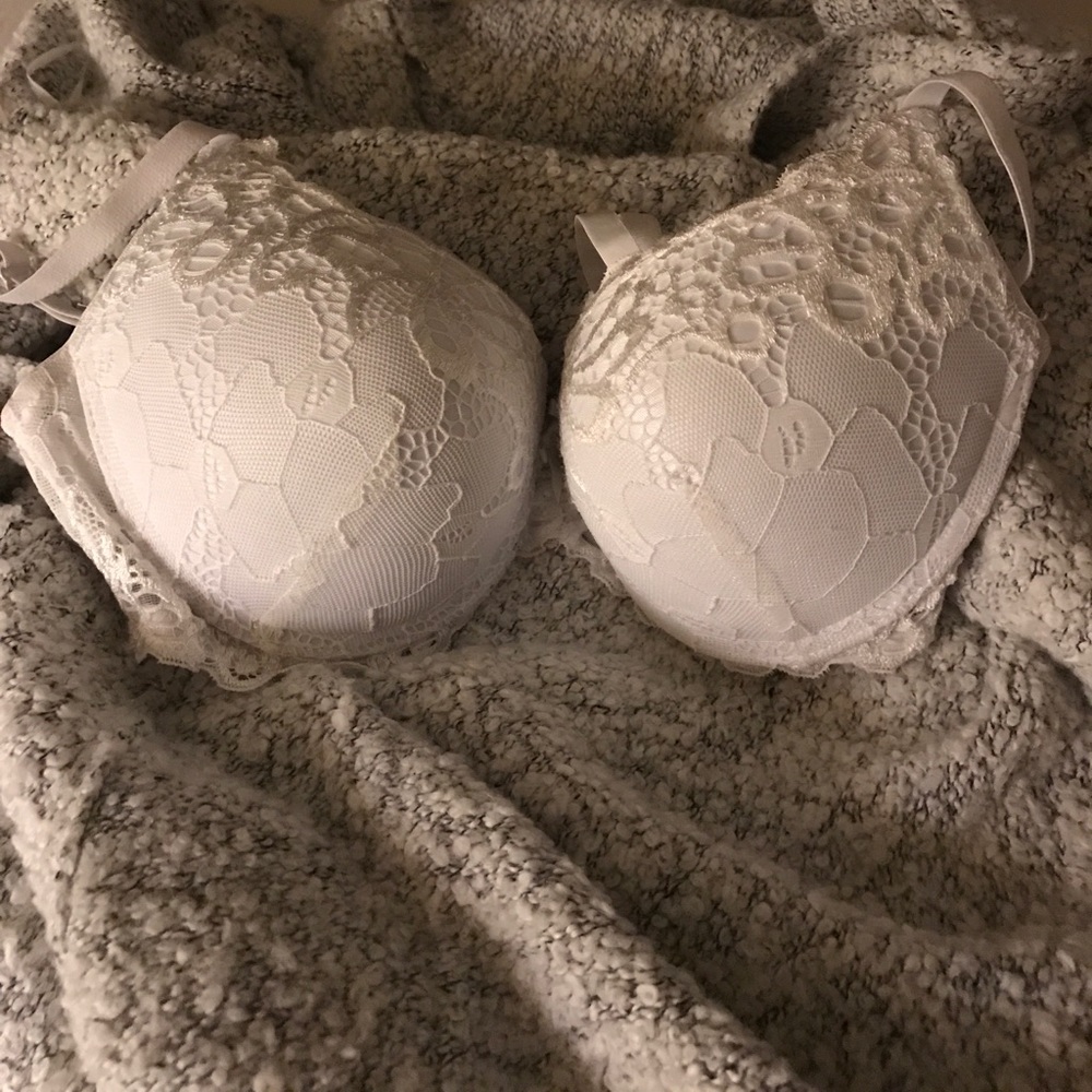 Xoxo push up White lace 34b bra. Never worn