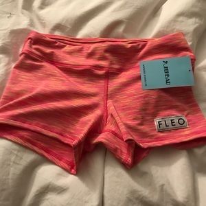 Fleo shorts size medium
