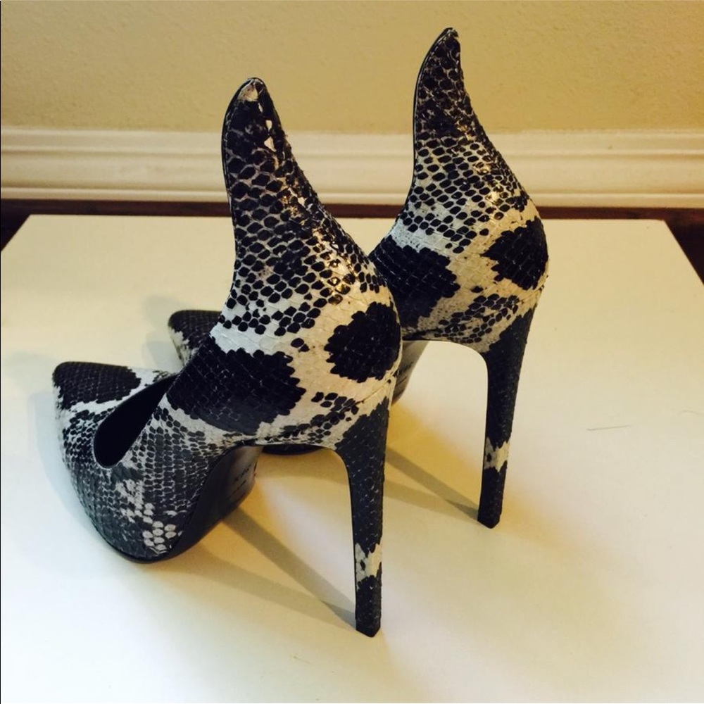 Saint Laurent Paris Thorn Python Pump - image 5