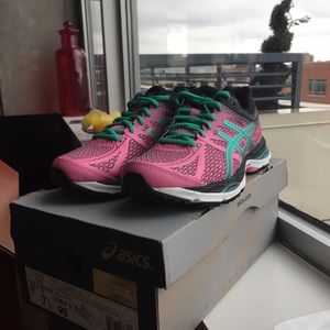 New Asics Cumulus 17 Women's Running shoes.