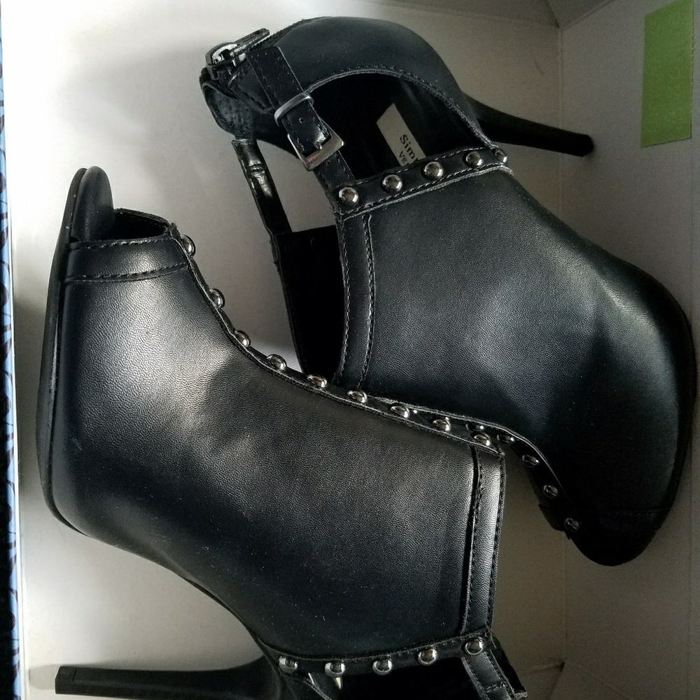 Simply Vera Svneve Black shoes - NEVER WORN!