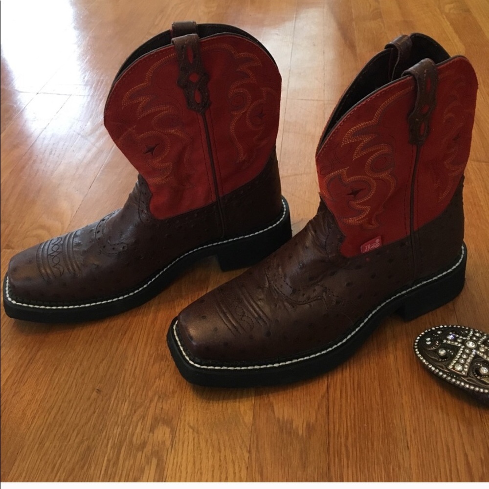 Ostrich brown Justin boots . BRAND NEW .