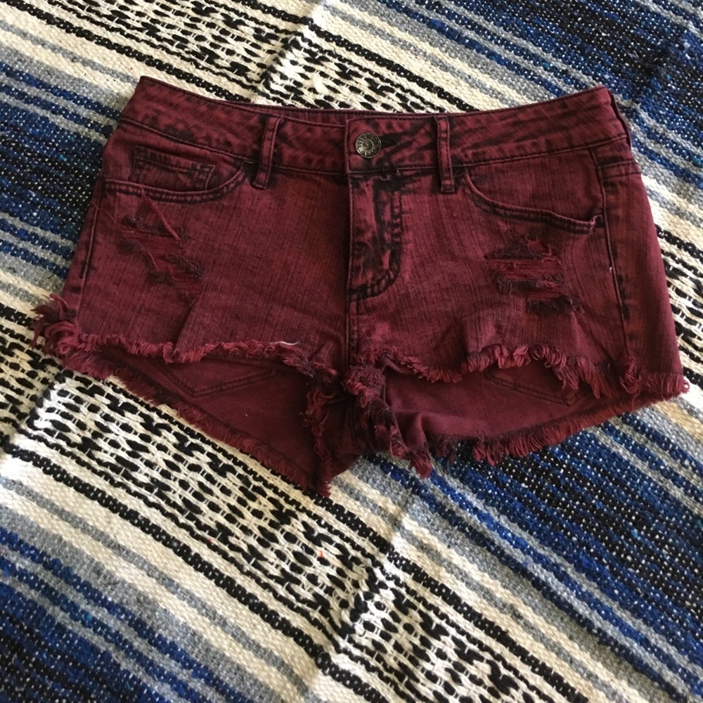 Bullhead black denim shorts in burgundy