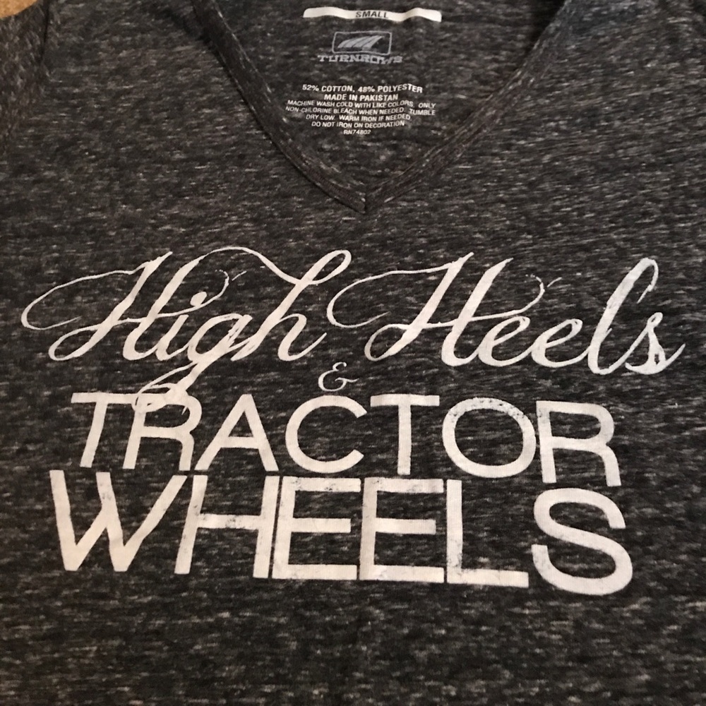 Farmer girl tee v neck shirt sleeve