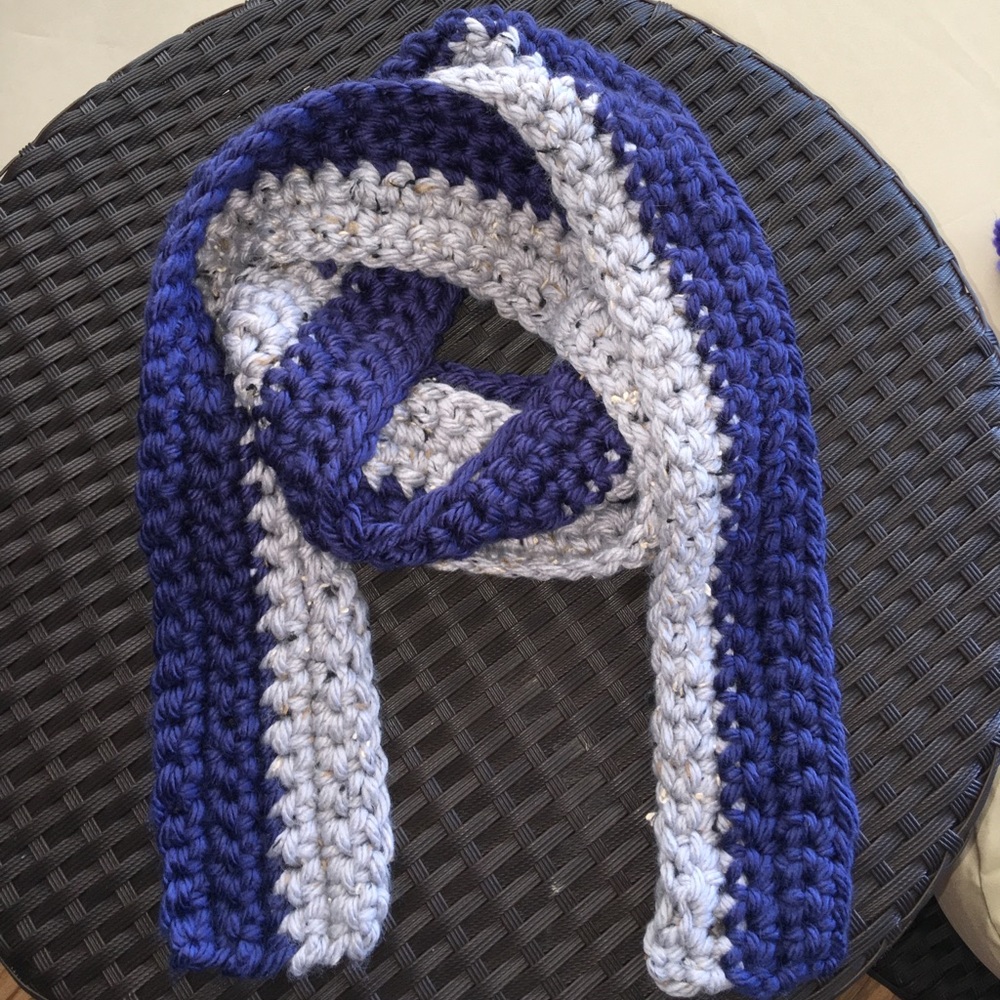 ⚠️NWOT HANDMADE Knit Scarf