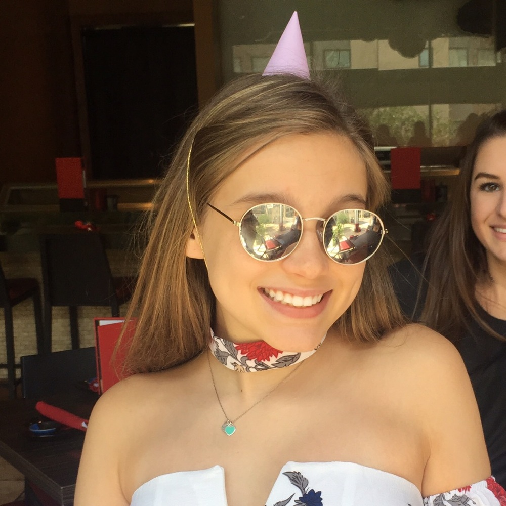 Meet your Posher, Leah