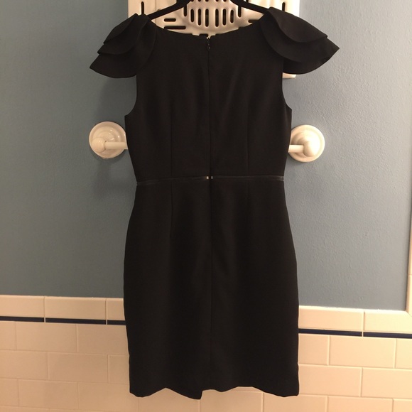 NWOT 🔥 BCBGeneration Zippered Ruffle Sleeve Dress - Picture 6 of 8