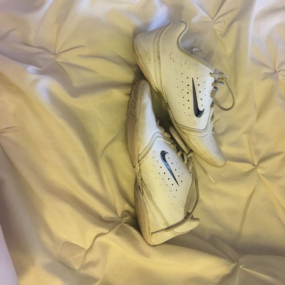 Nike cheer flyer shoe