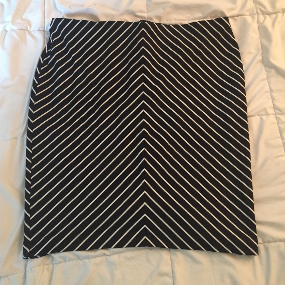 Black and cream chevron striped pencil skirt