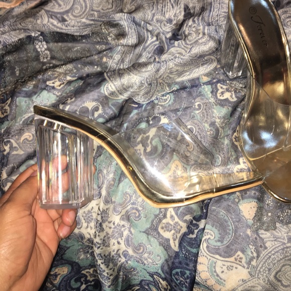 CLEAR LUCITE SHOES NEVER WORN! - Picture 2 of 4