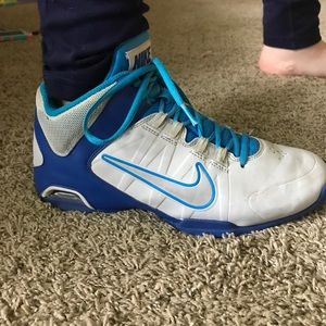 Basketball shoes