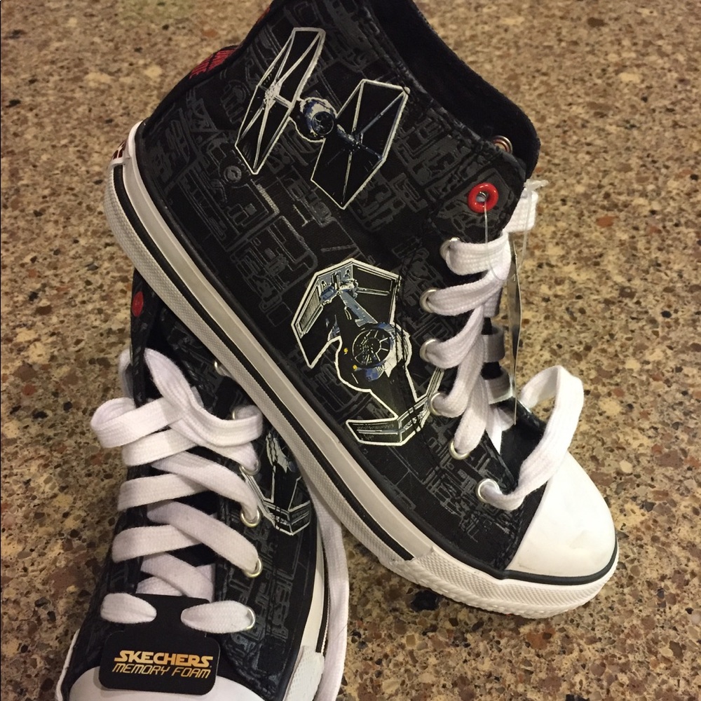 Boys high top Sketcher tennis shoes