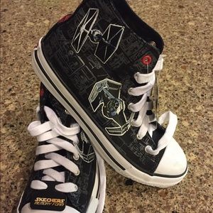 Boys high top Sketcher tennis shoes