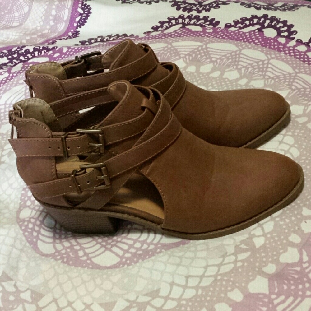 Strappy cut out summer boots