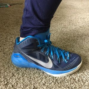 Basketball shoes