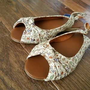 NWT Floral Sandals