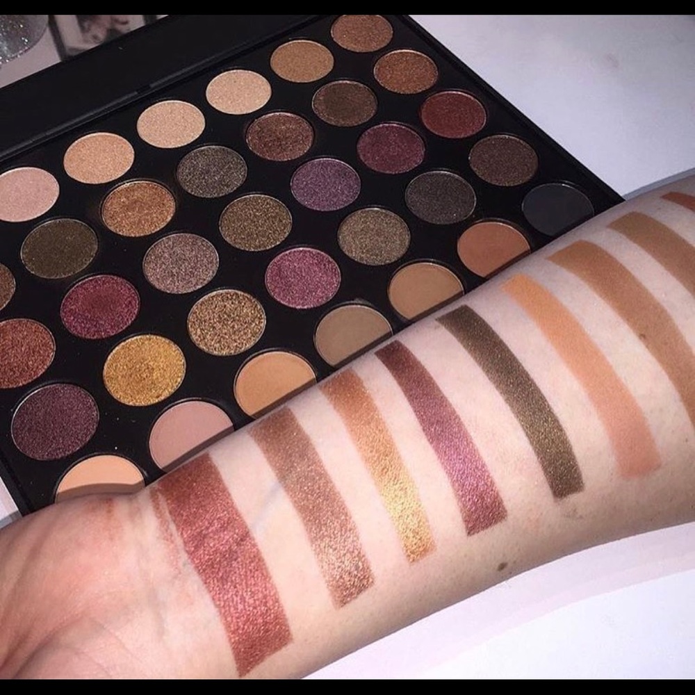 Kara eyeshadow
