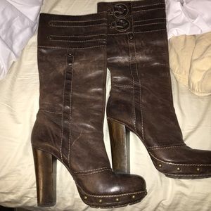 Frye Company brown buckle high-heeled boots 9.5