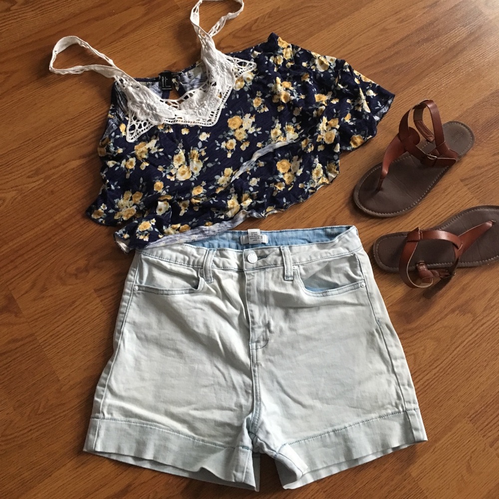 LAST CALL! F21 Highwaisted Light-wash Shorts