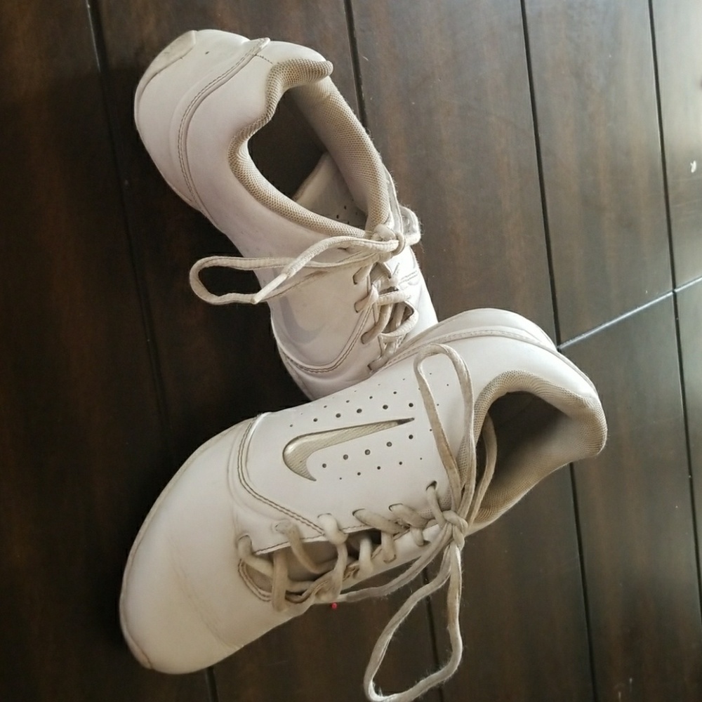 Nike sideline cheer shoes woman's size 5