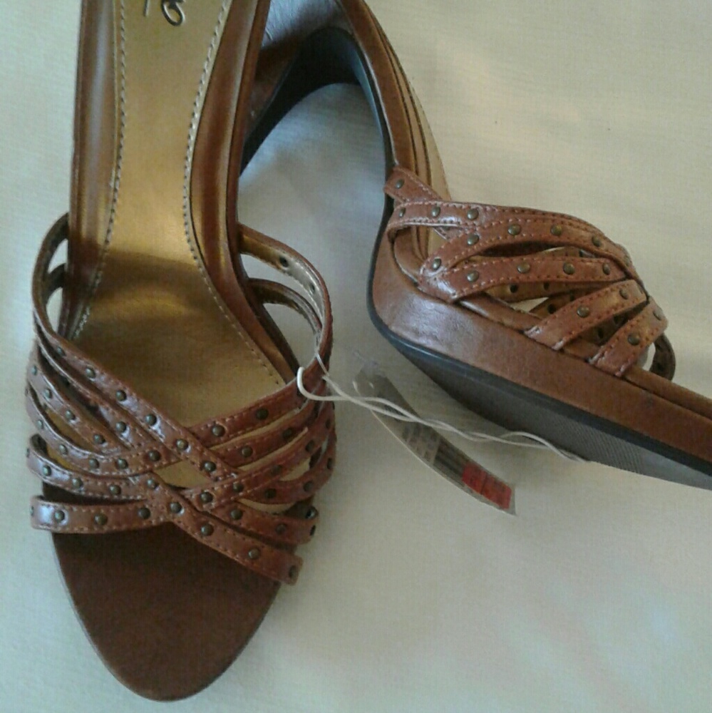 Mossimo NWT high heel sandald great neutral color