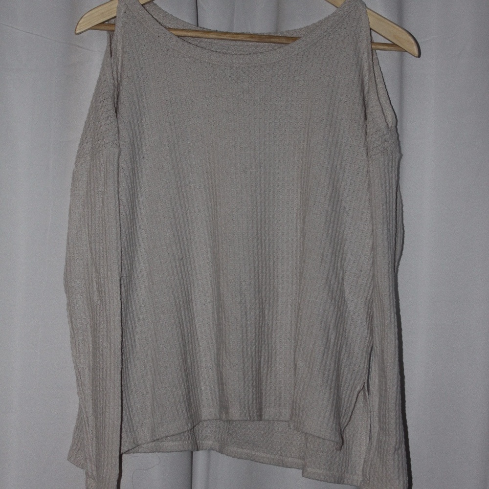 American Eagle long sleeve shoulder cutout shirt