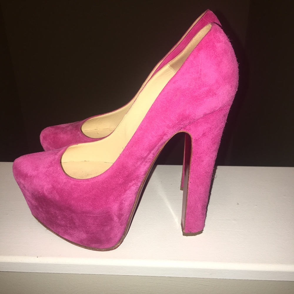 Christian Louboutin - Picture 8 of 8