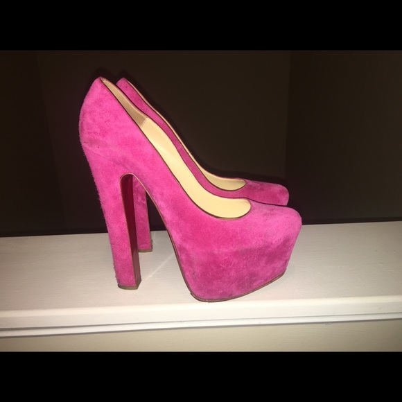 Christian Louboutin - Picture 6 of 8