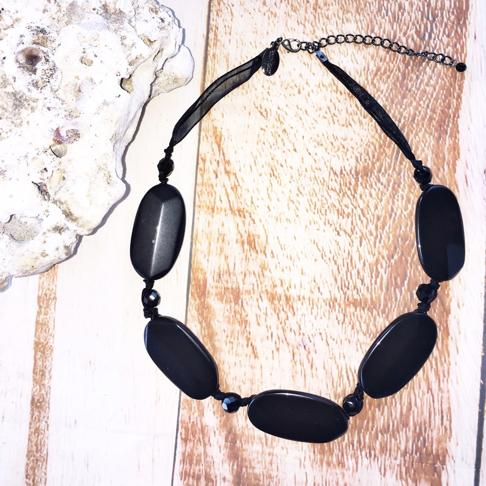 Resin black choker necklace❤️