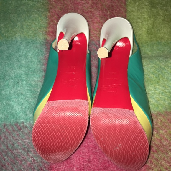 Christian Louboutin - Picture 3 of 3
