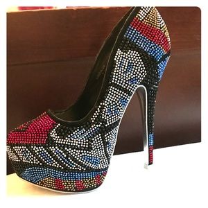 Unworn Mascotte Linda -25. 6 inch stilettos