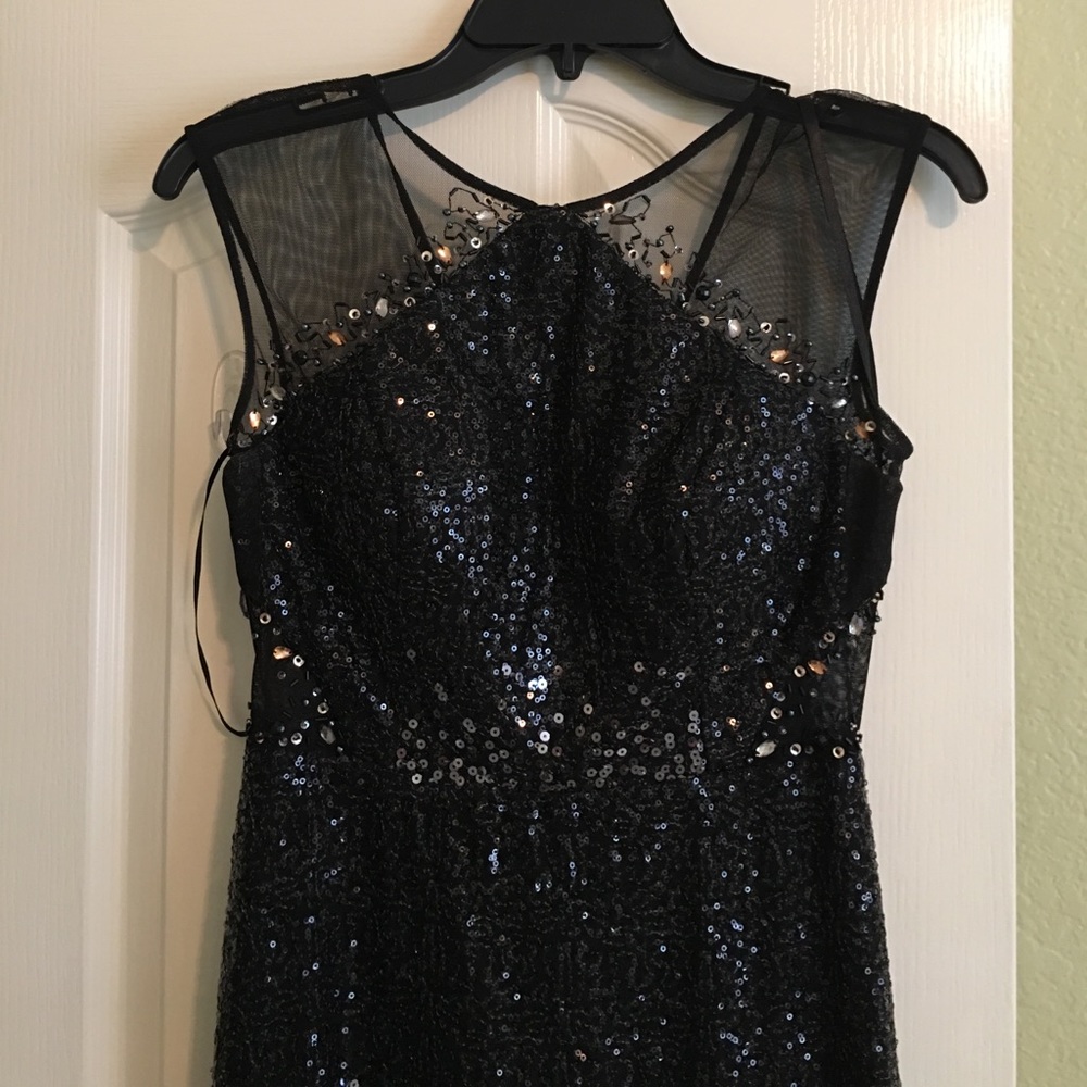 Worn 2x great for company parties,formal dinner