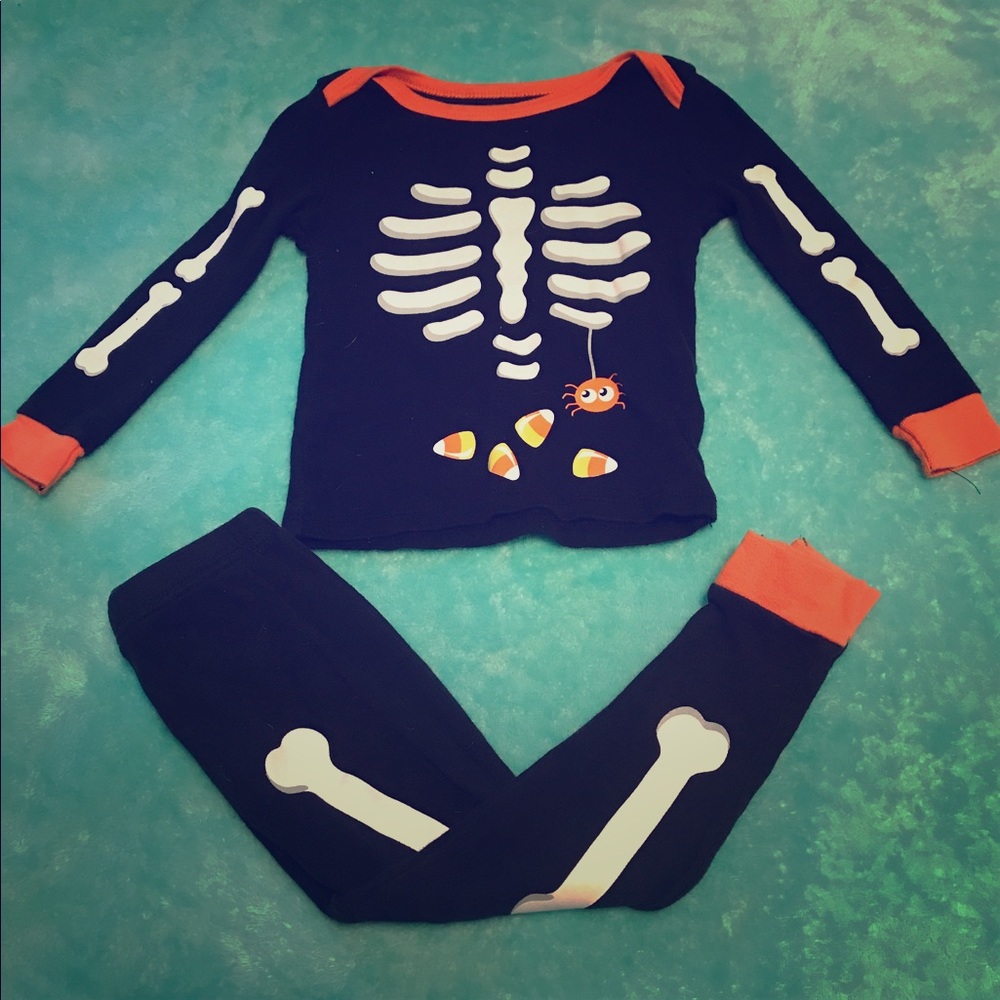 Toddler's Halloween themed pajamas 🎃