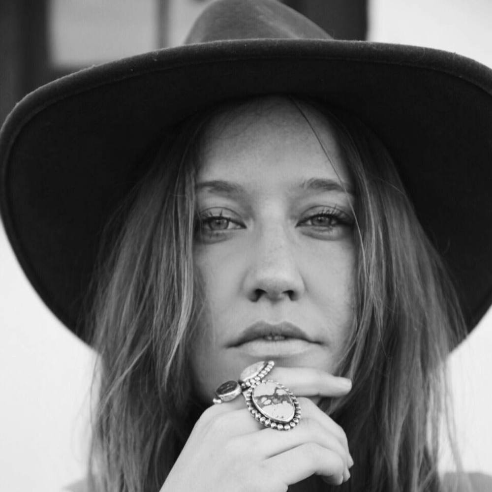 Meet your Posher, Violette