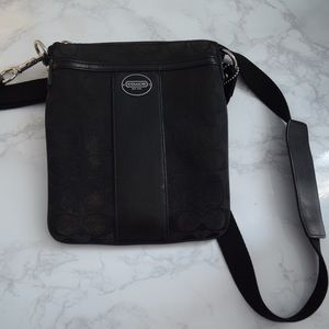 COACH SIGNATURE CROSSBODY, BLACK