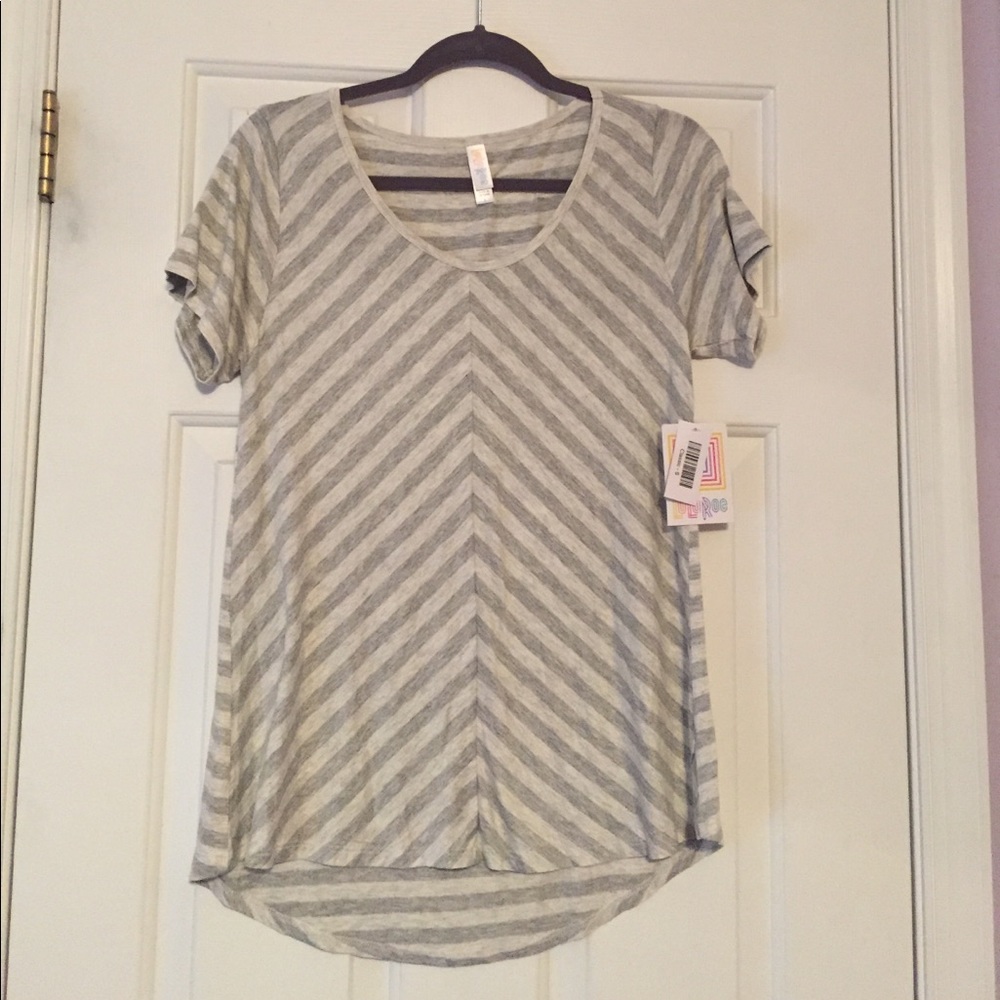NWT Lularoe Classic Tee