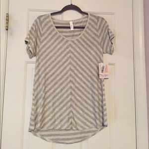 NWT Lularoe Classic Tee