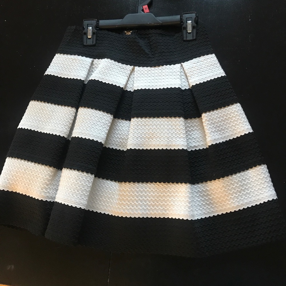 Black and white ruffled skirt