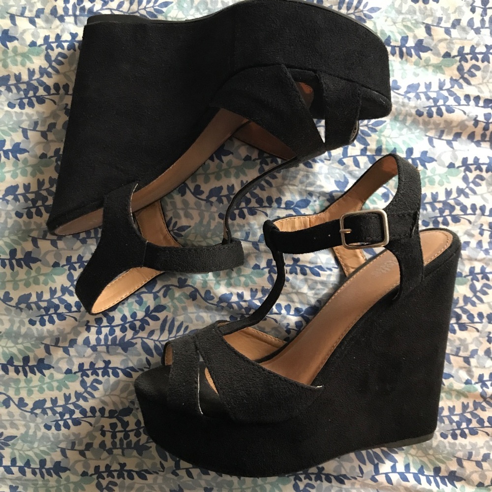 Strappy platform wedge