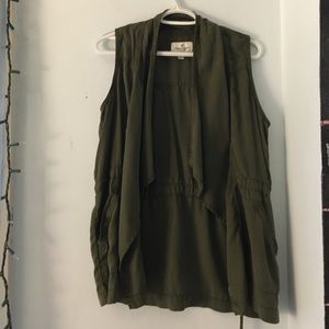 Sleeveless jacket